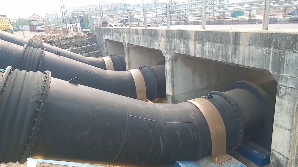 mesin pompa air banjir ke laut